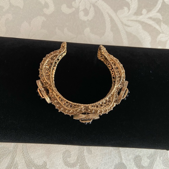 CHANEL gold-tone bangle bracelet - Picture 2 of 6